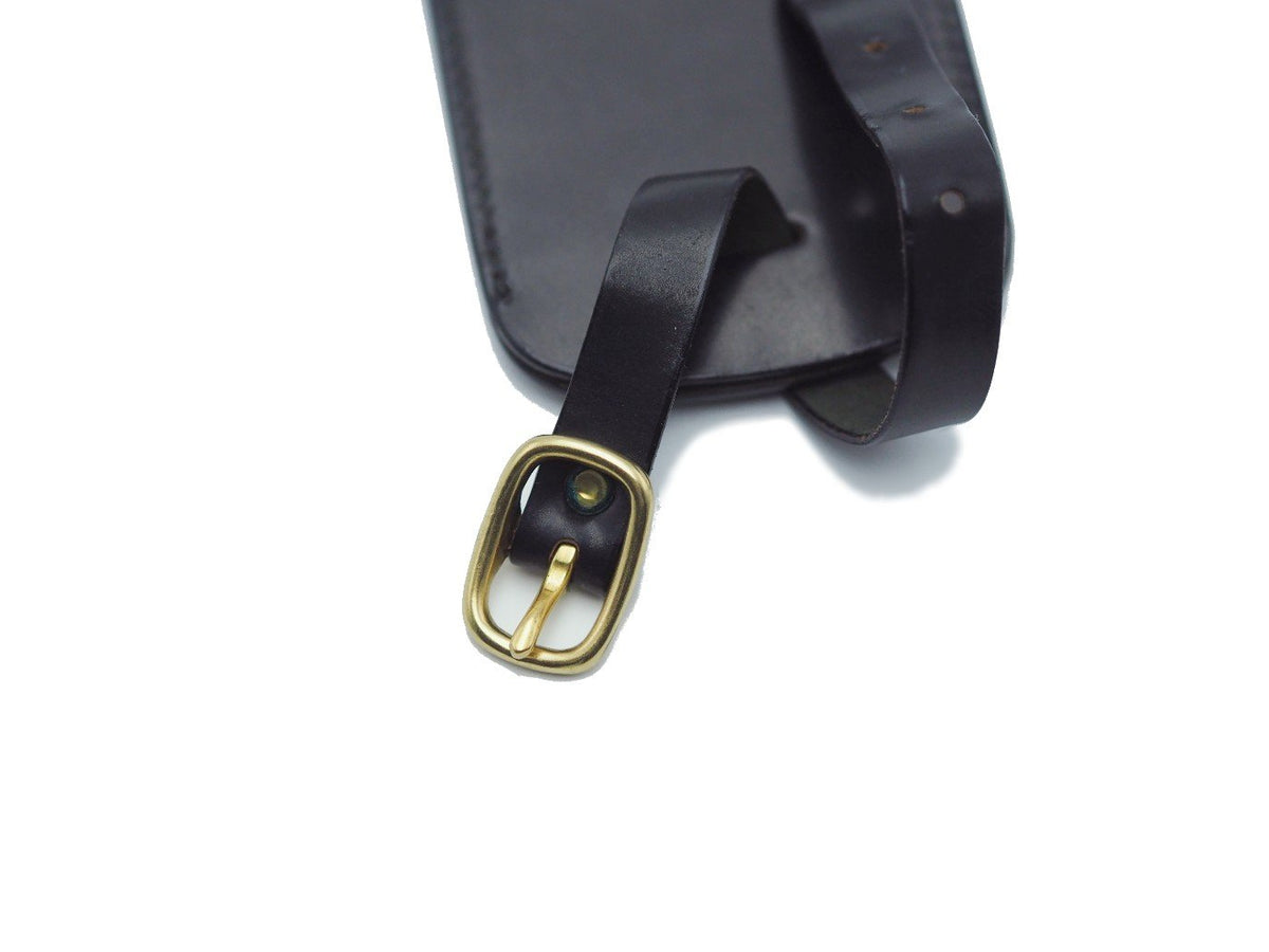 Buckle of Alden luggage tag in black shell cordovan