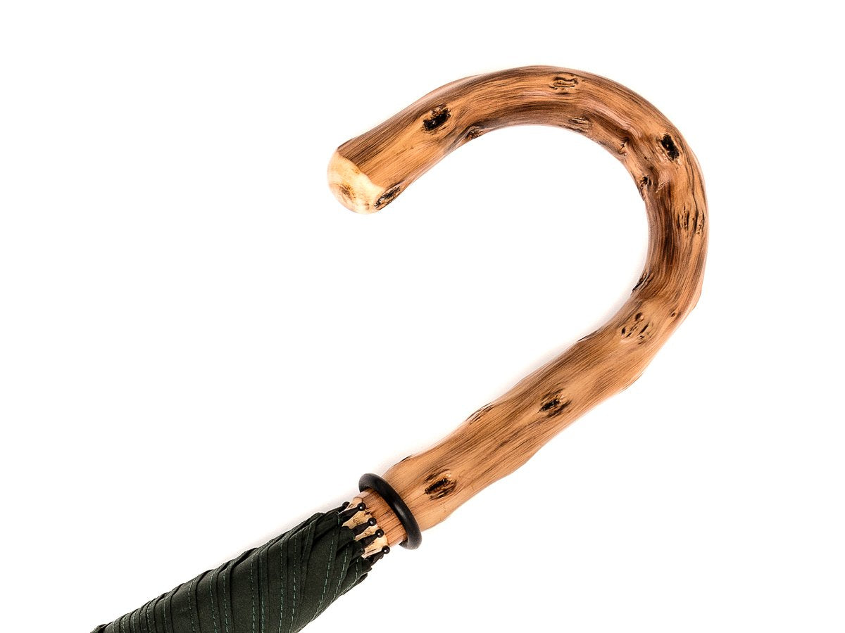 Handle of solid congo Fox Umbrella with dark green canopy