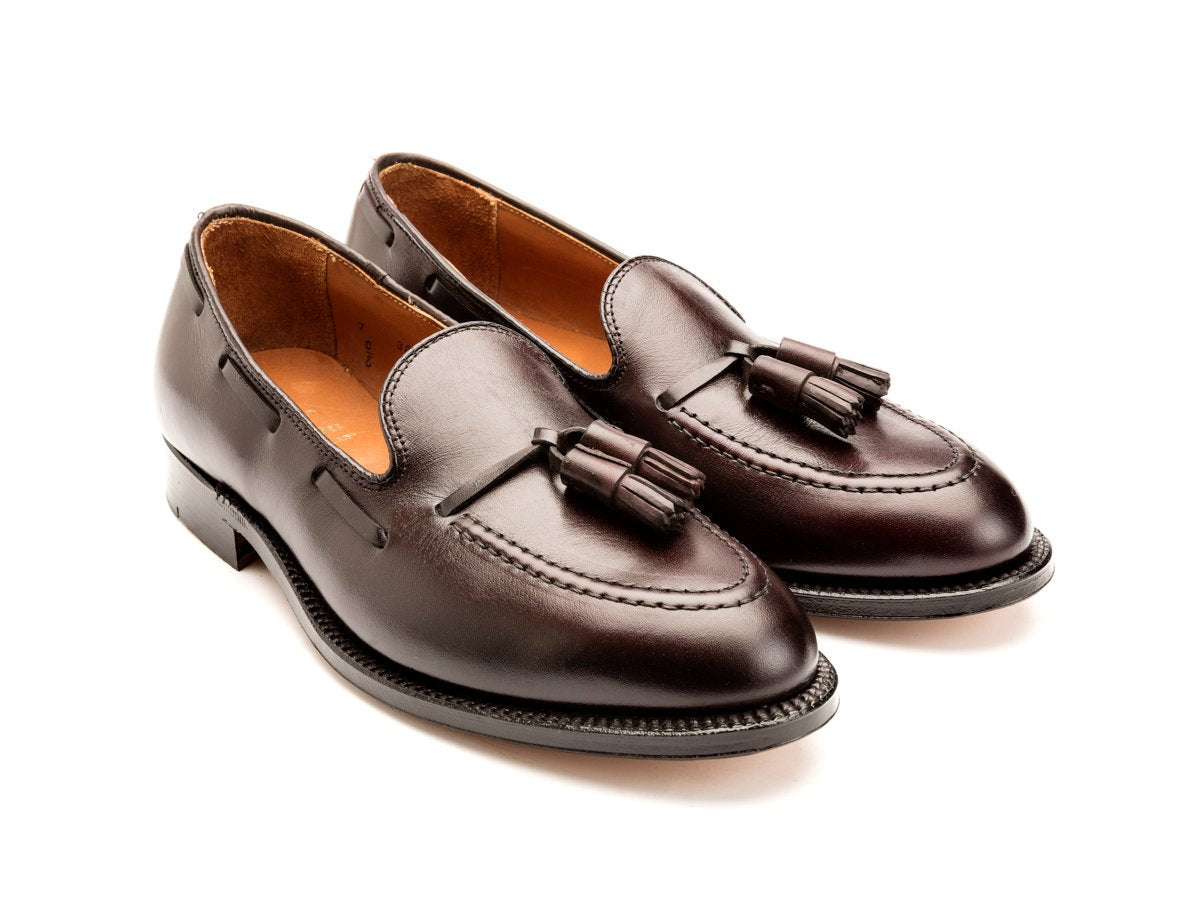 Front angle view of E width Alden tassel moccasin loafer in burgundy calf