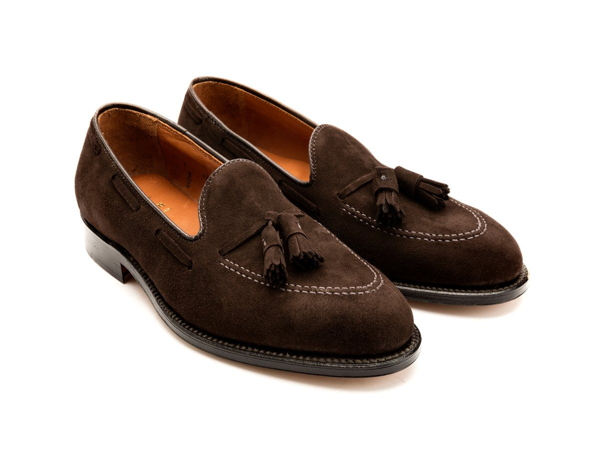 Front angle view of E width Alden tassel moccasin loafer in mocha kid suede