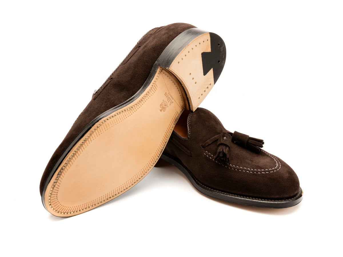 Leather sole of E width Alden tassel moccasin loafer in mocha kid suede