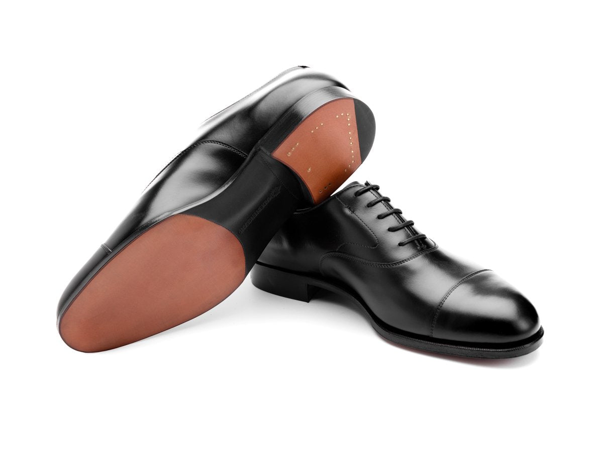 Leather sole of D width Edward Green Chelsea 202 plain captoe oxford shoes in black calf