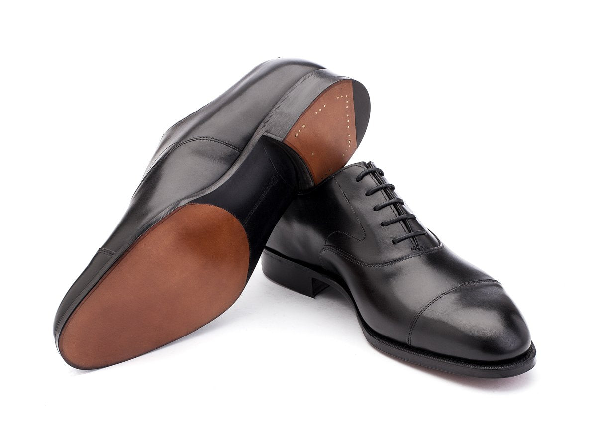 Leather sole of F width Edward Green Chelsea plain captoe oxford shoes in black calf