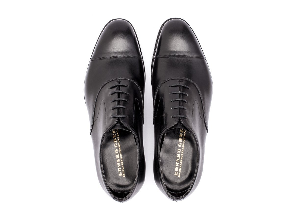 Top view of F width Edward Green Chelsea plain captoe oxford shoes in black calf