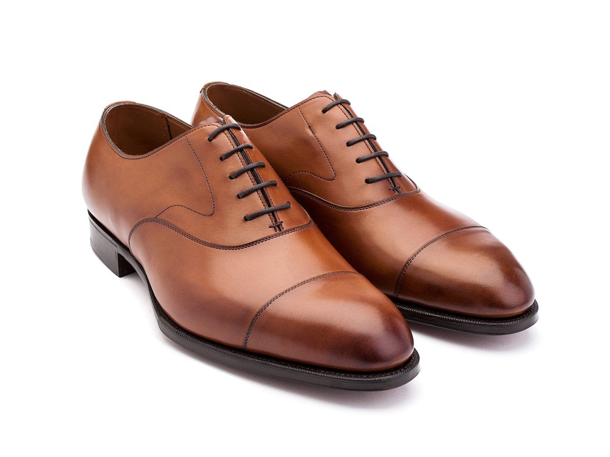 Front angle view of F width Edward Green Chelsea plain captoe oxford shoes in chestnut antique calf