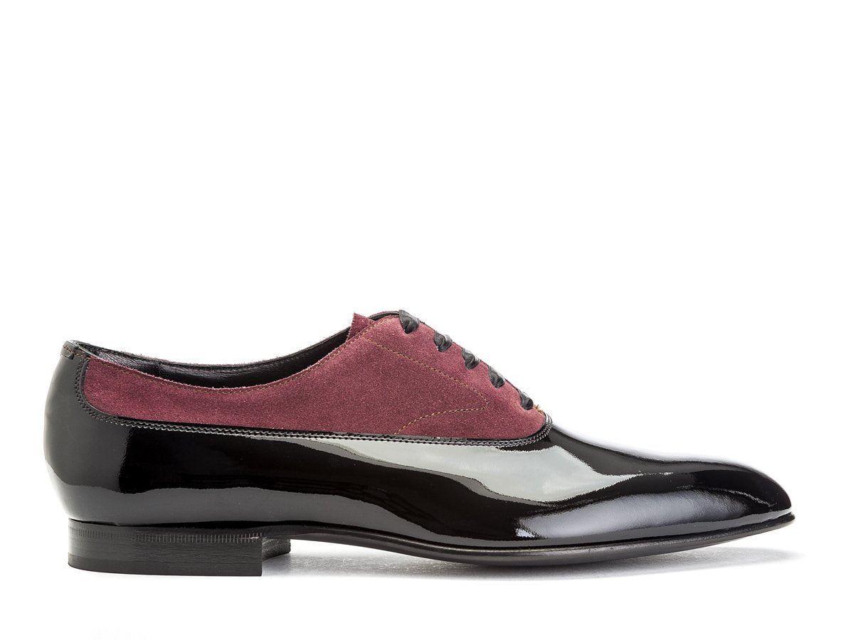 Side view of Edward Green Ifford plain toe balmoral oxford shoes in black patent and claret suede