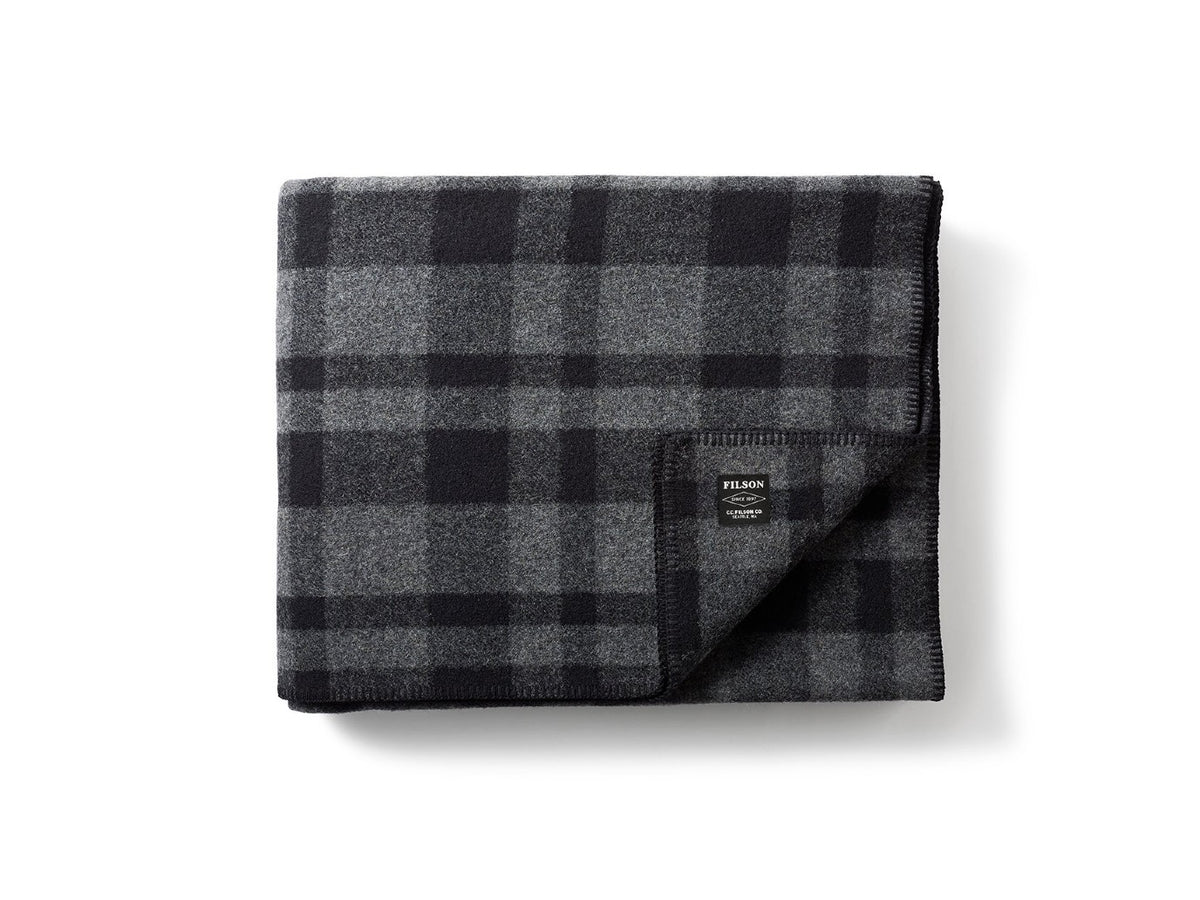 Filson Mackinaw Blanket in grey and black