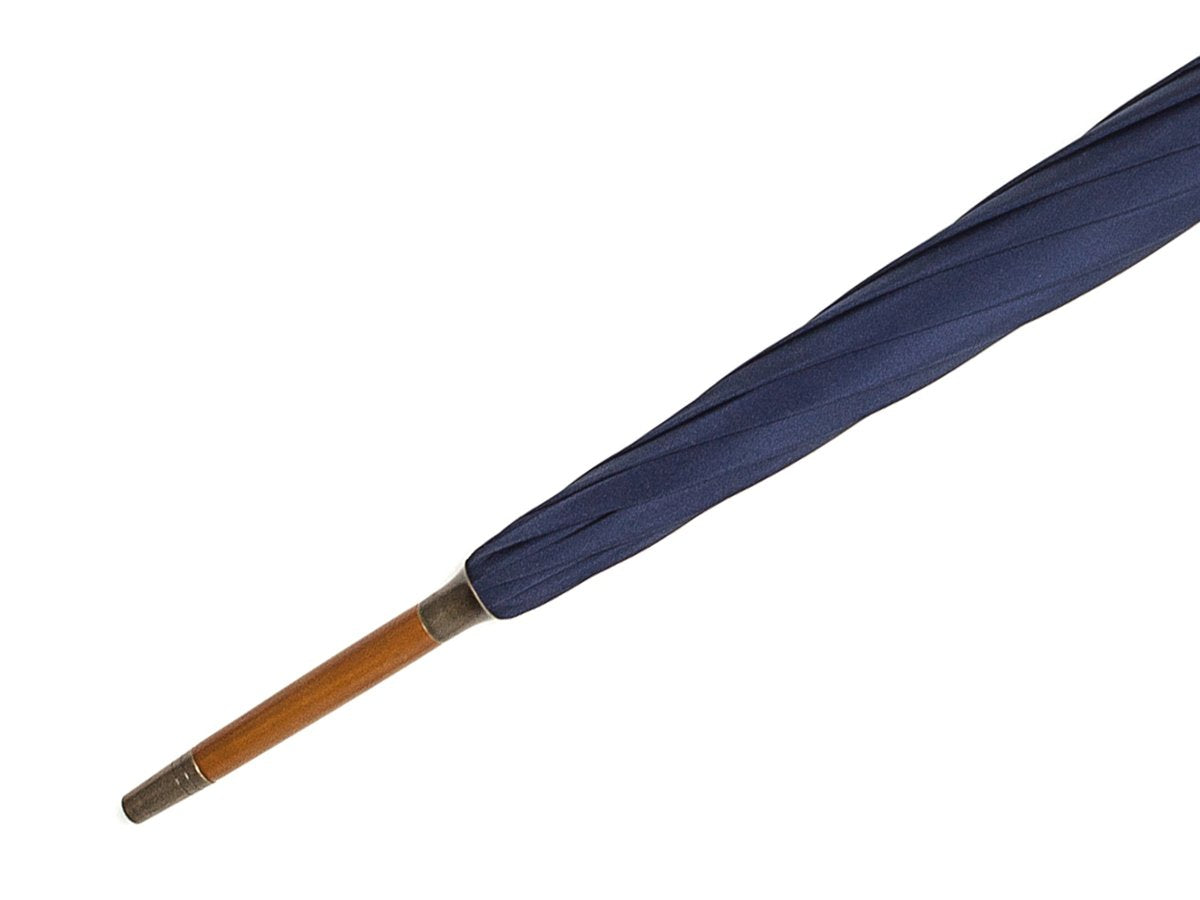 Tip end of light grain wood handle tube Fox Umbrella with navy canopy