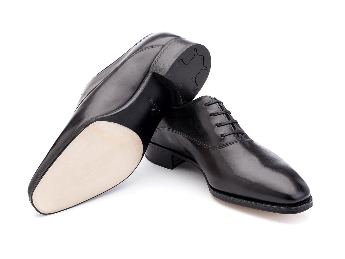 Prestige leather sole of EE width John Lobb Beckett plain toe oxford shoes in black calf
