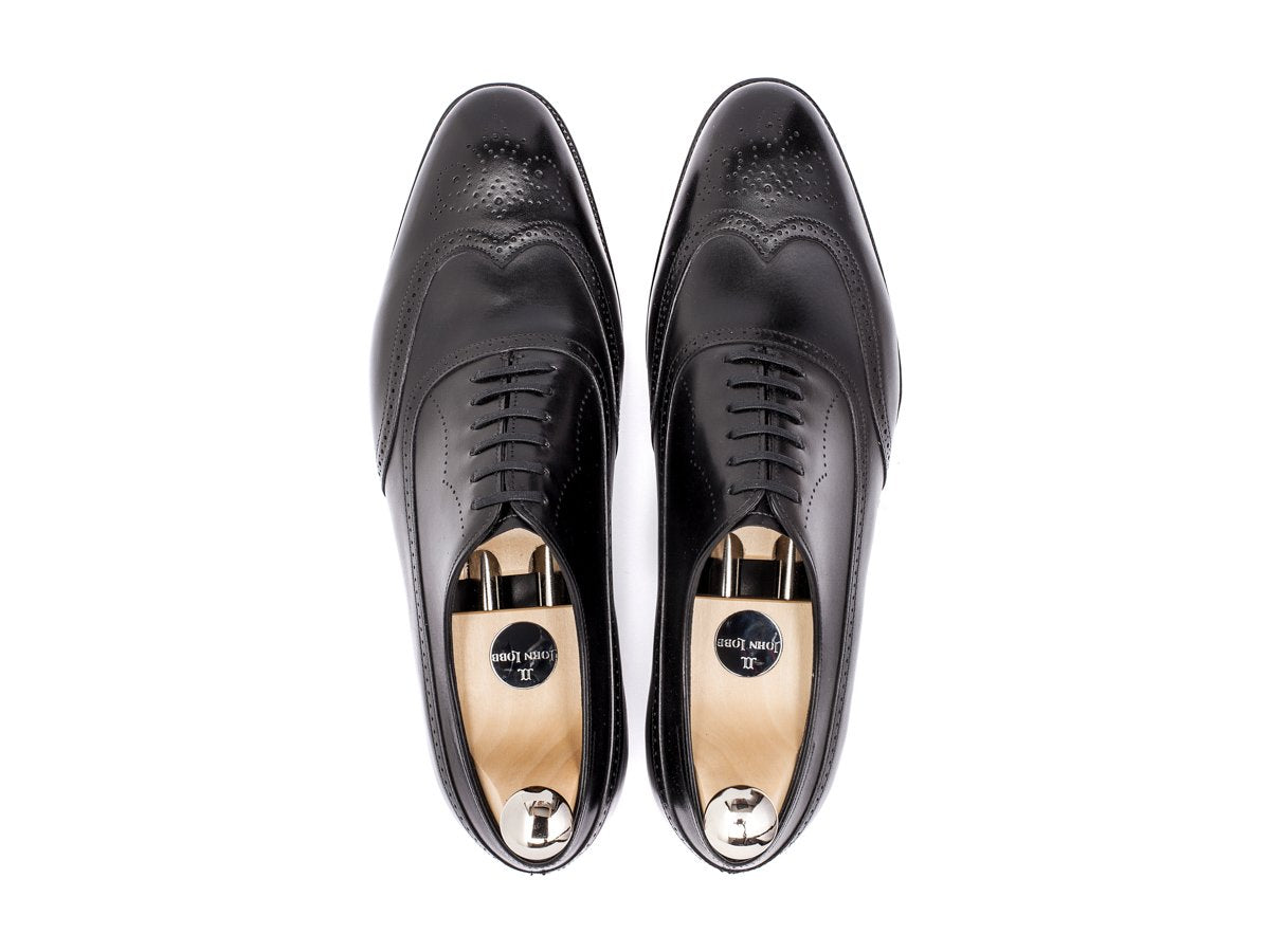 Top view of EE width John Lobb Cavendish wingtip full brogue balmoral oxford shoes in black oxford calf with shoe trees