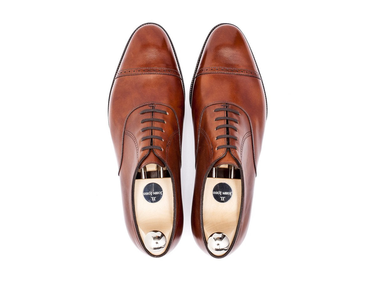 Top view of John Lobb Philip II quarter brogue oxford shoes in chestnut misty calf with shoe trees